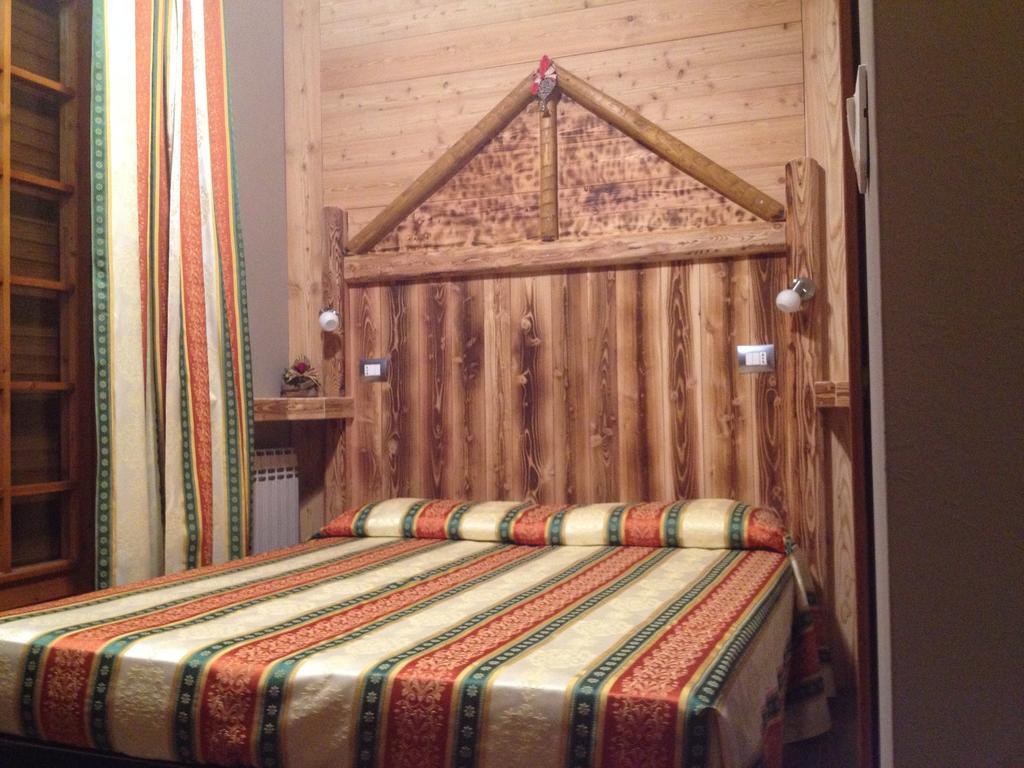 Hotel Trois Etoiles Entracque Kültér fotó