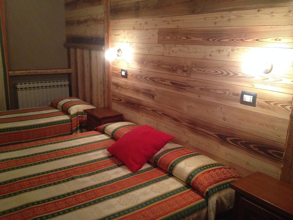 Hotel Trois Etoiles Entracque Kültér fotó