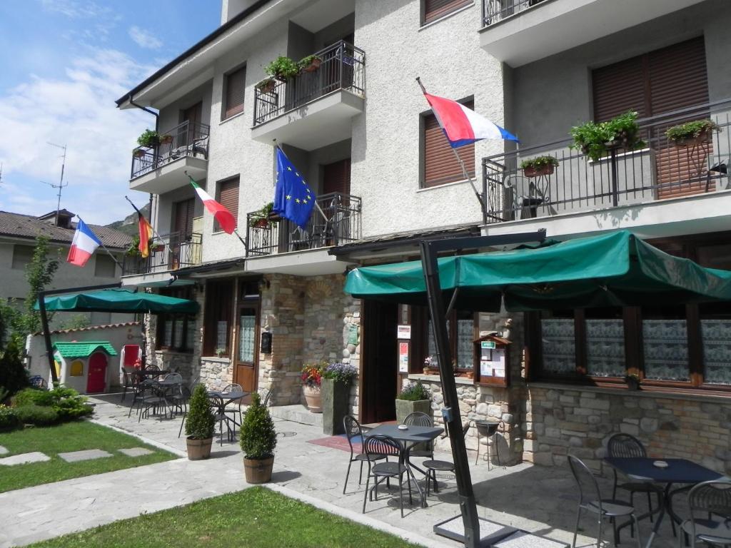Hotel Trois Etoiles Entracque Kültér fotó