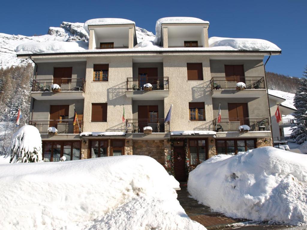 Hotel Trois Etoiles Entracque Kültér fotó