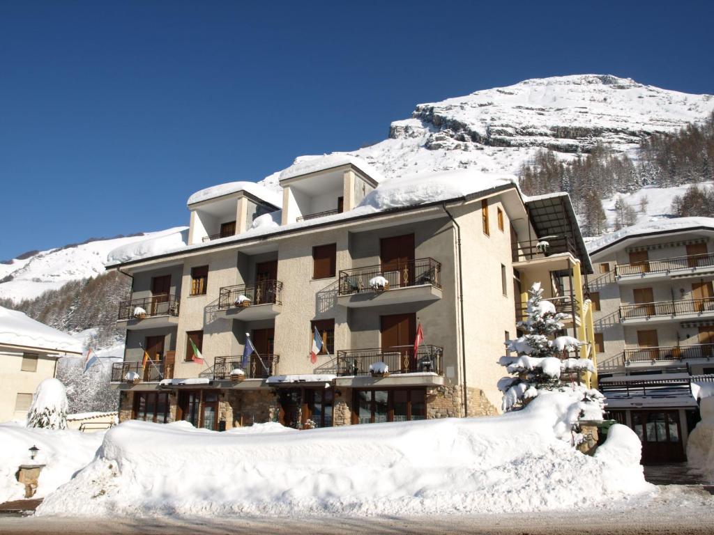 Hotel Trois Etoiles Entracque Kültér fotó