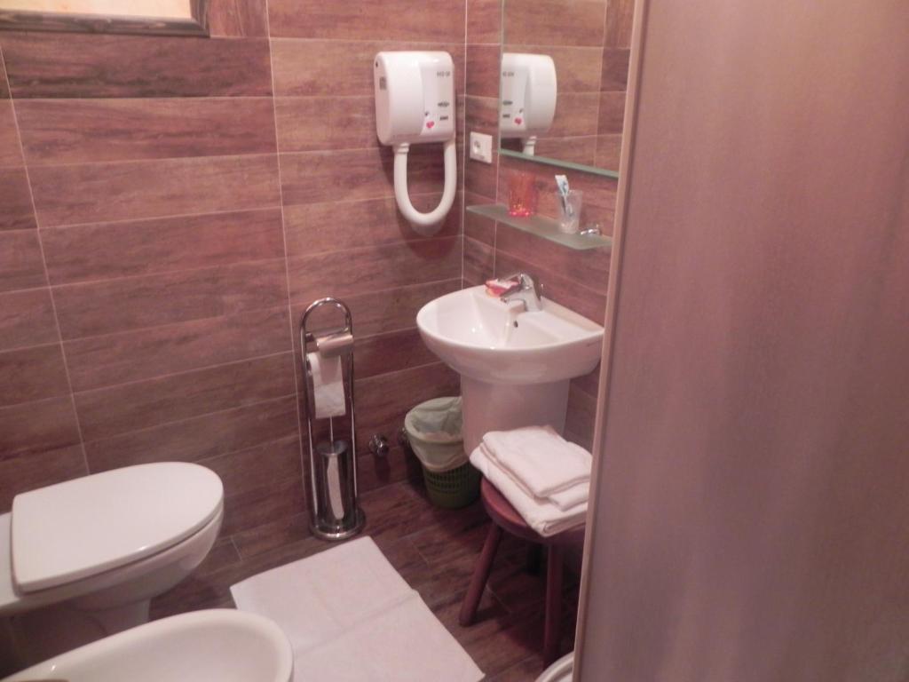 Hotel Trois Etoiles Entracque Szoba fotó