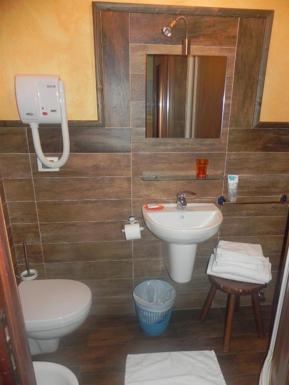 Hotel Trois Etoiles Entracque Szoba fotó