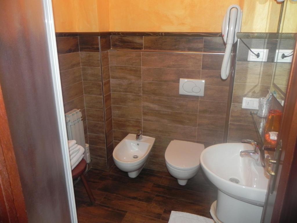 Hotel Trois Etoiles Entracque Szoba fotó