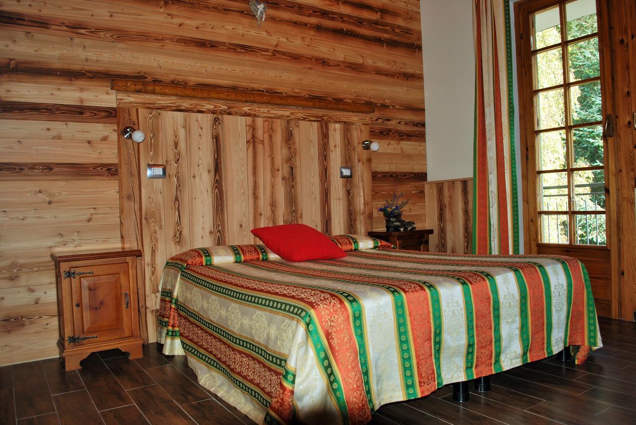 Hotel Trois Etoiles Entracque Kültér fotó