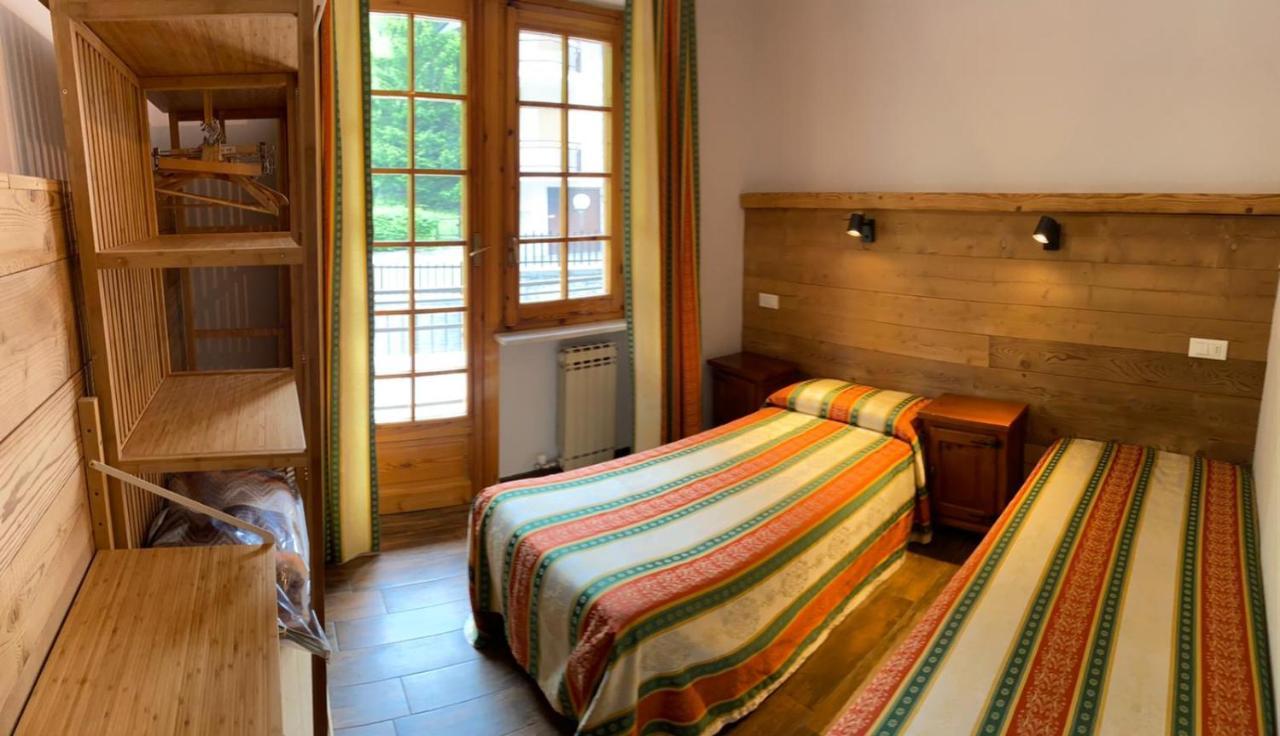 Hotel Trois Etoiles Entracque Kültér fotó